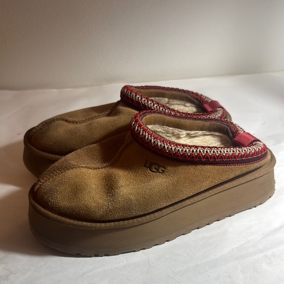 Used UGG Women's platform Tan Slippers with Red Trim size 9 - Picture 1 of 6